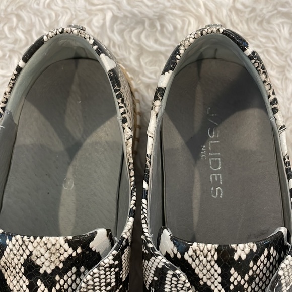 J/Slides black and white snake print slide on sneaker. Jute detail. Size 7 - Picture 3 of 5